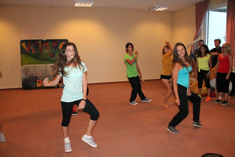 Village Camps International Summer Camp Leysin, Switzerland 2025-08-09 https://www.villagecamps.com/journals_admin/images/701-21-prom night (151).jpg